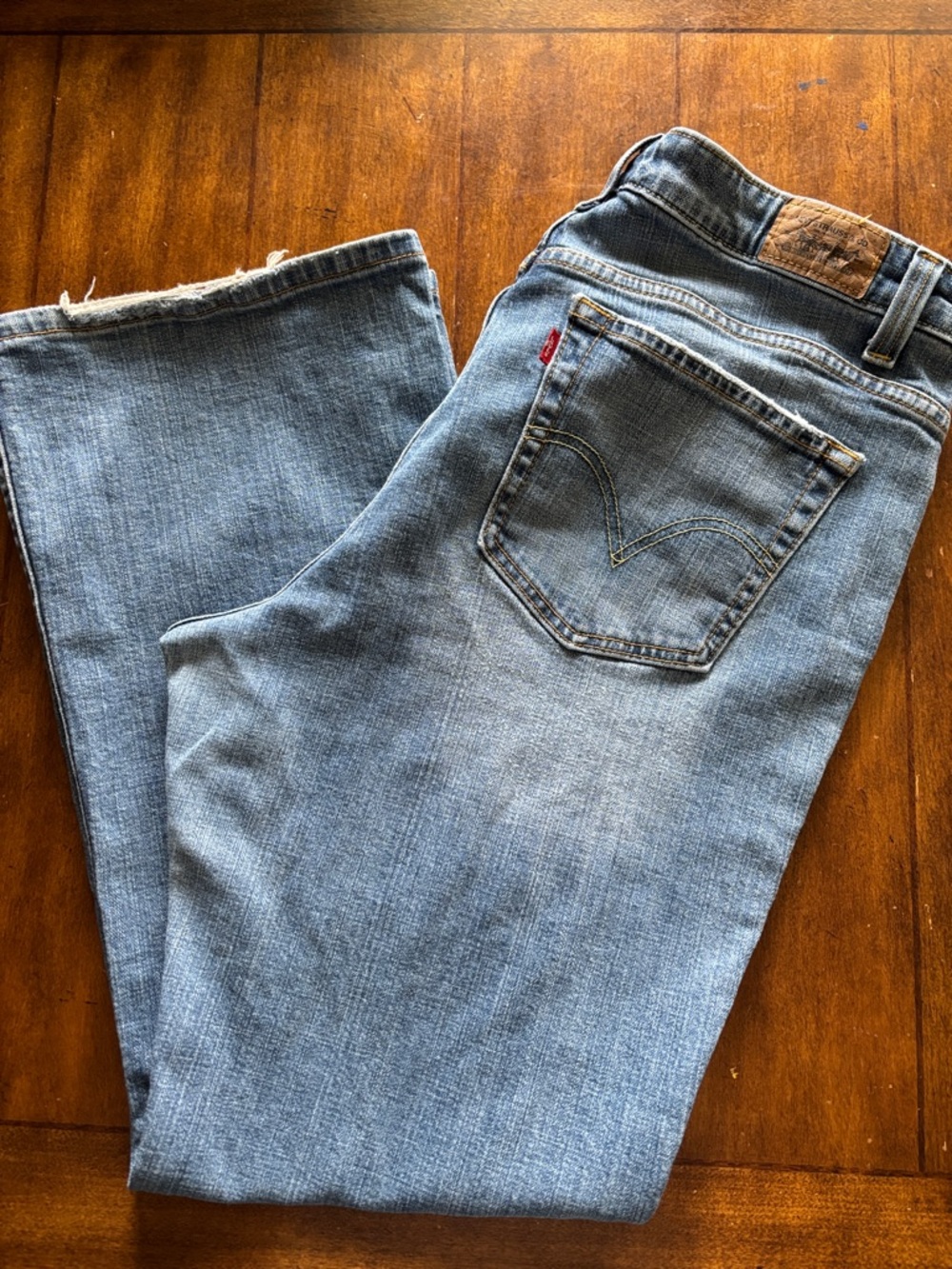 Levi's women’s Faded Light Blue Straight Jeans. Size 18